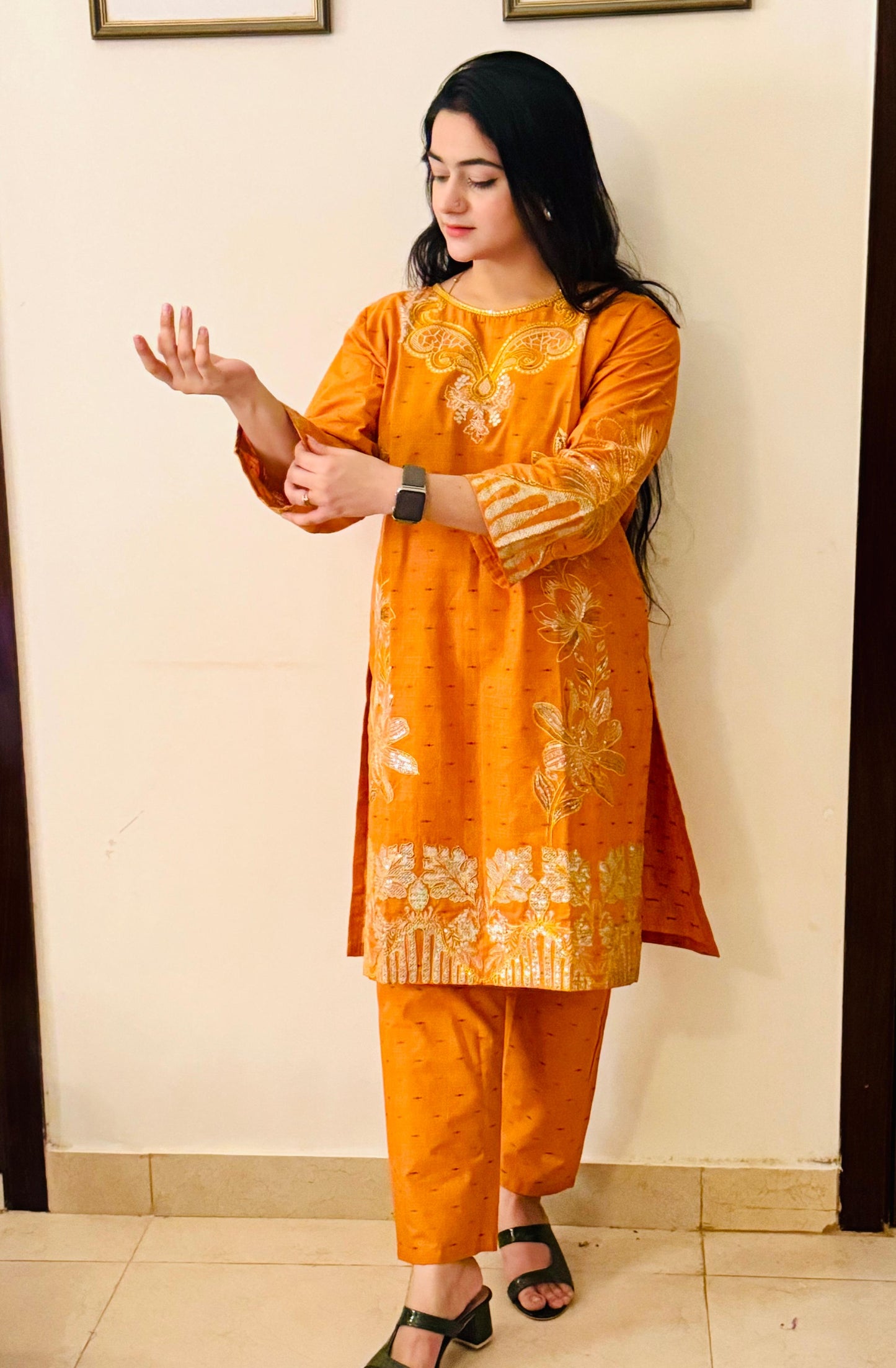 AYRA Embroided LAWN 2-PIECE K-010